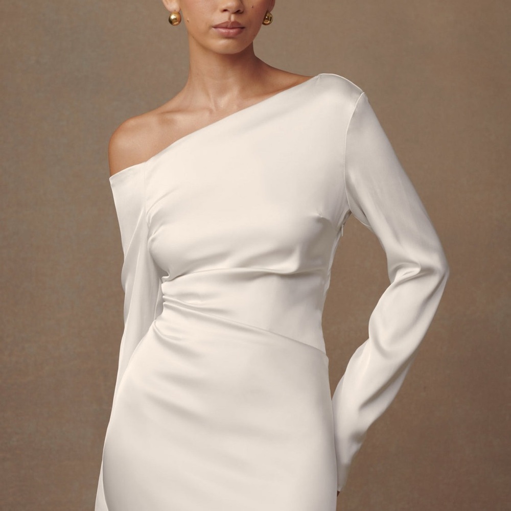 Bridal dress off shoulder